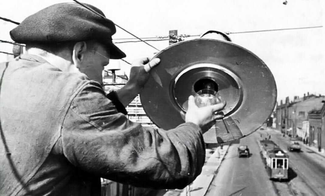 Советский электрик 50-ые годы (Фото носит иллюстративный характер)