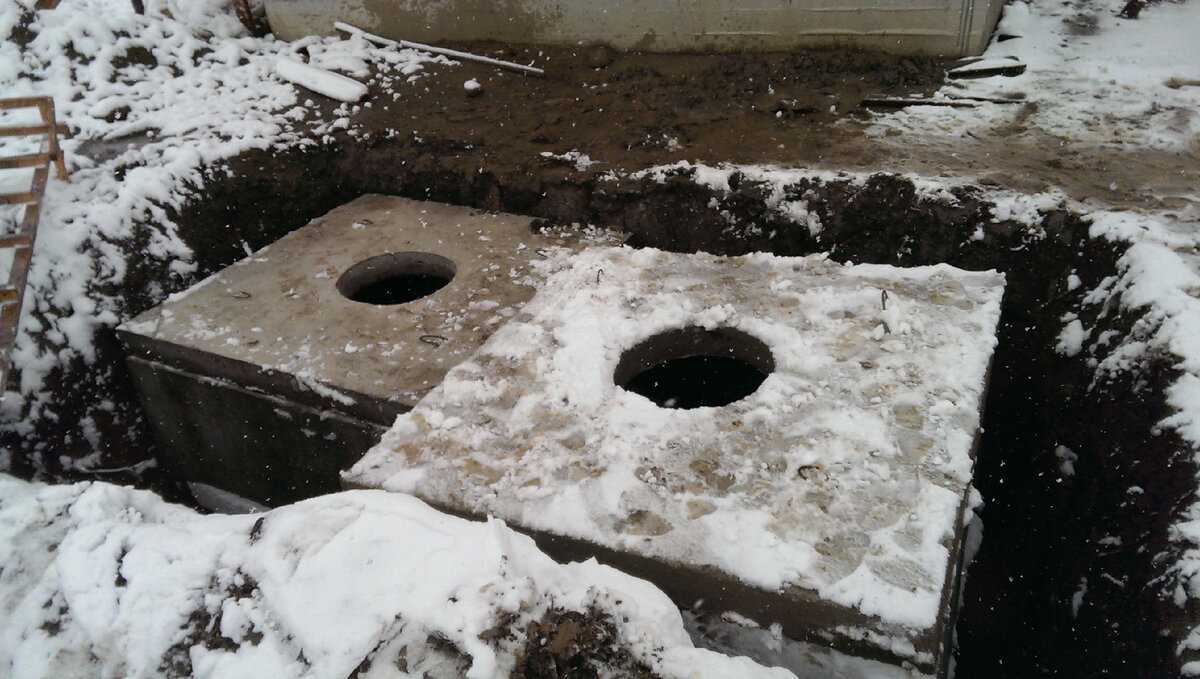 В день установки пошёл снег с дождём, пришлось принимать кольца стоя в яме по пояс в холодной воде. 