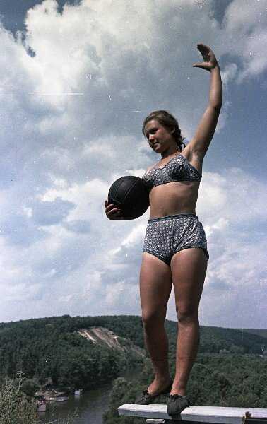 Девушка с мячом. Сергей Васин, 1952 год, МАММ/МДФ. 