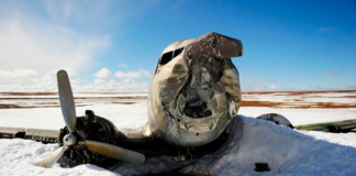В 1947 году этот самолёт с 30-ю пассажирами на борту рухнул в тундре, спустя 70 лет он был найден.