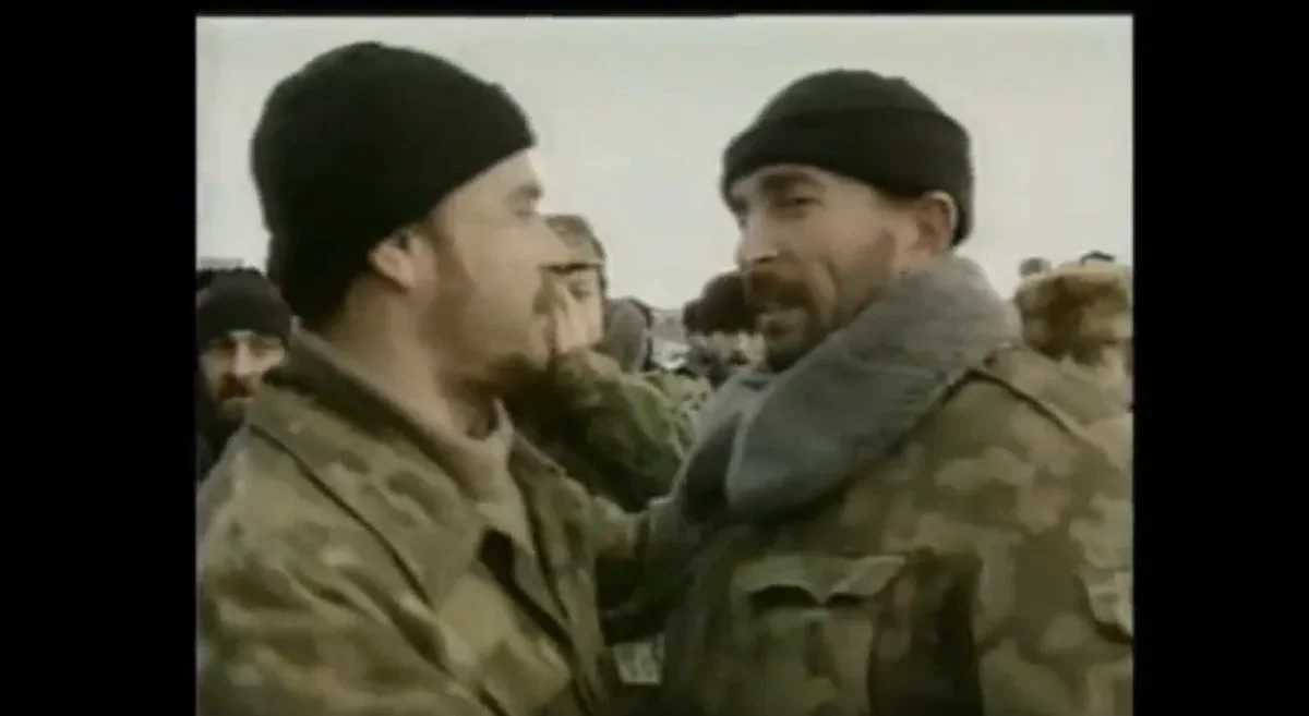Спецназовцы попали в руки к чеченским боевикам. Почему их тут же накормили, а затем отпустили