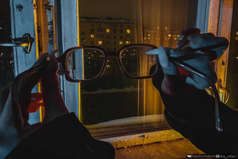 В Москве расселяют 9-этажные дома. Пробрался внутрь и был поражен - вещи просто бросили. И даже не выключили свет!