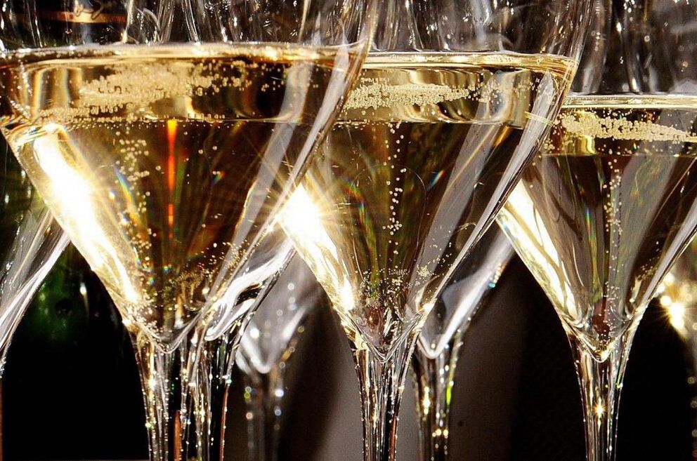 Шампанское: полный гид по новогоднему напитку