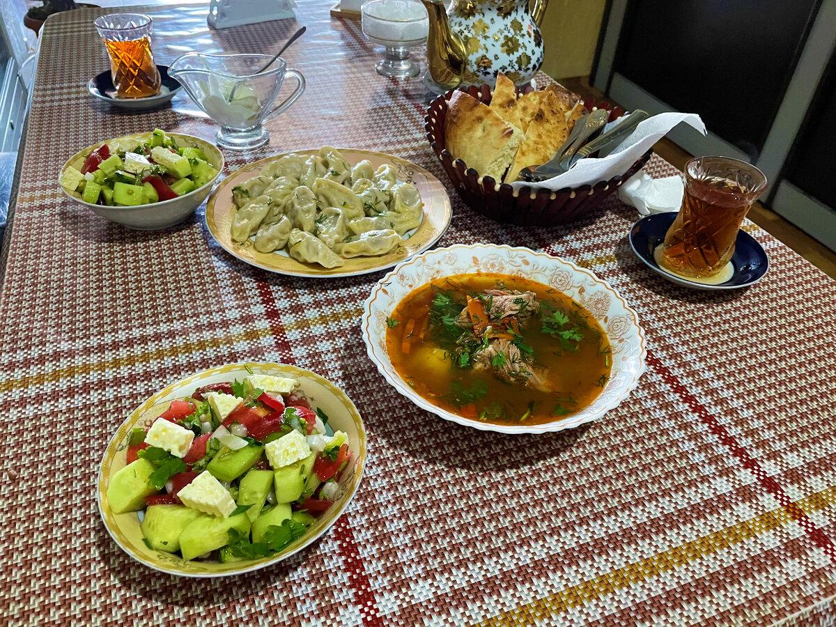 Решились поесть прямо на рынке Дагестана, очень захотелось национальных блюд, в итоге еле ушли из этого места, делюсь