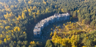 Заброшенный элитный домина в лесу. 15 км от Москвы.