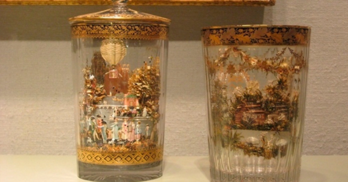 В музее США стоят два гранёных стакана из России: почему специалисты считают их "невозможными"